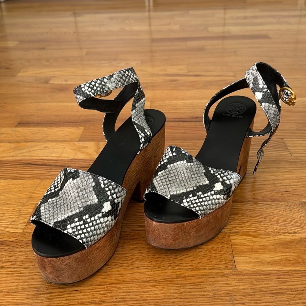 Tory Burch snakeskin platform sandals. Size 8